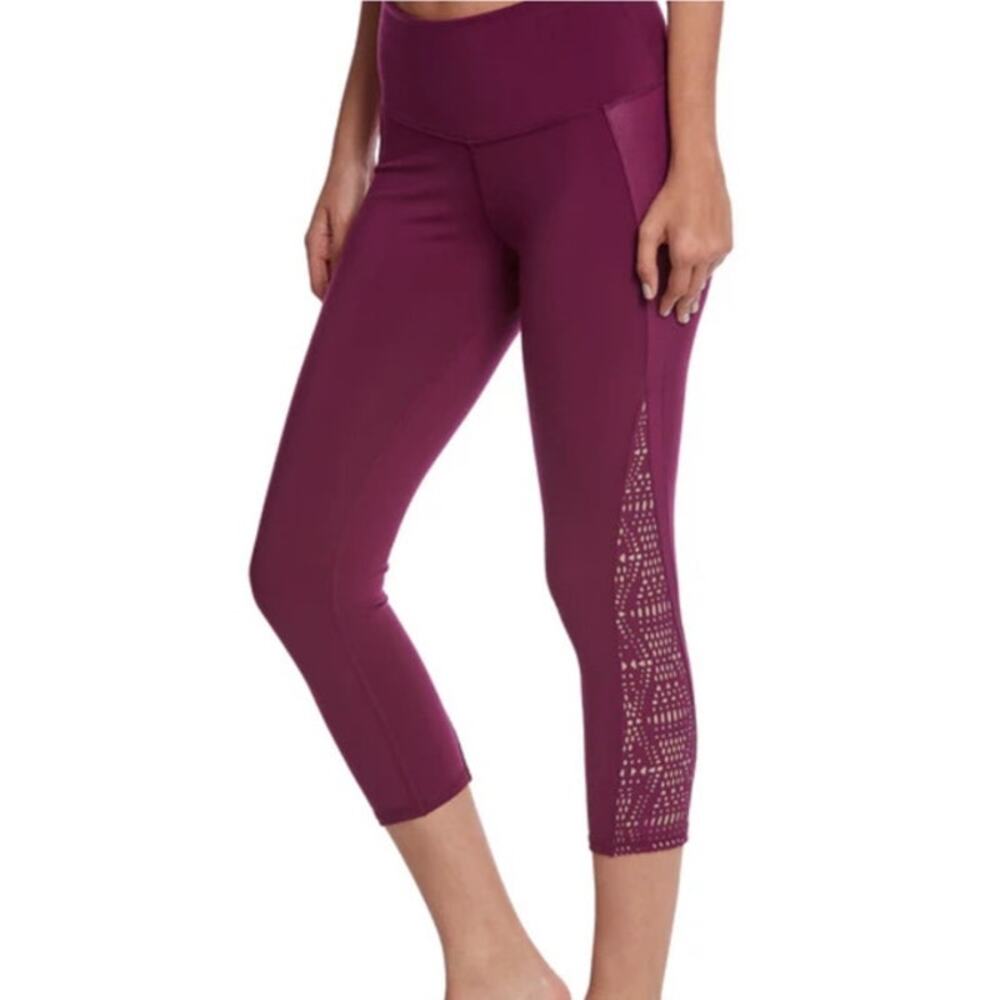 Alo High Waisted Patina Yoga Capri Pants Leggings 3158 Purple Burgundy Pilates
